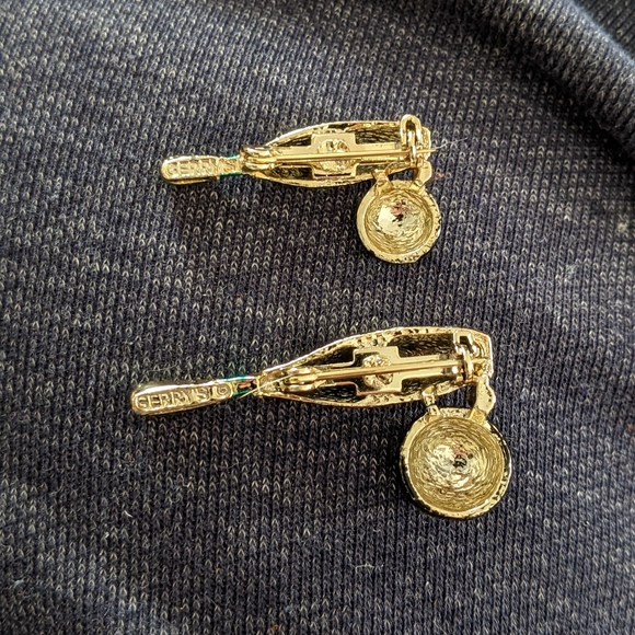 GERRYS Bowling Brooch - Picture 5 of 5